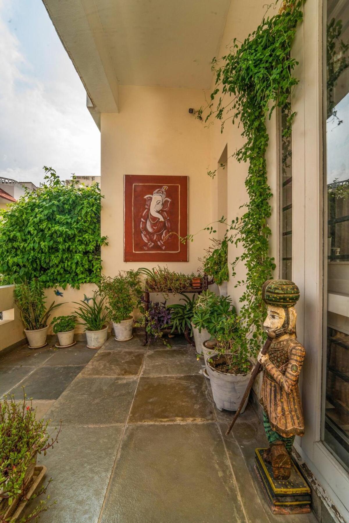 Santosh Villa - The House Of Antiques And Art Udaipur Exterior photo